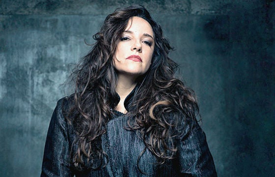 ‘Fogueira em alto mar’ em três EPs, celebra os 20 anos de carreira de Ana Carolina