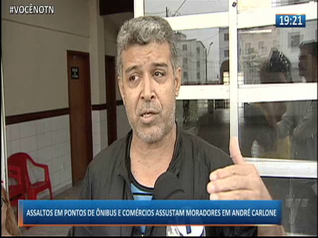 Assaltos em pontos de ônibus e comércios assustam moradores em André Carlone