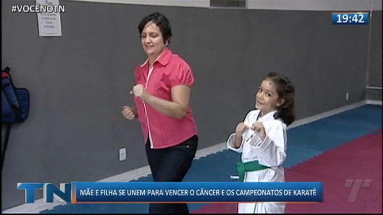 Mãe e filha se unem para vencer o câncer e os campeonatos de karatê