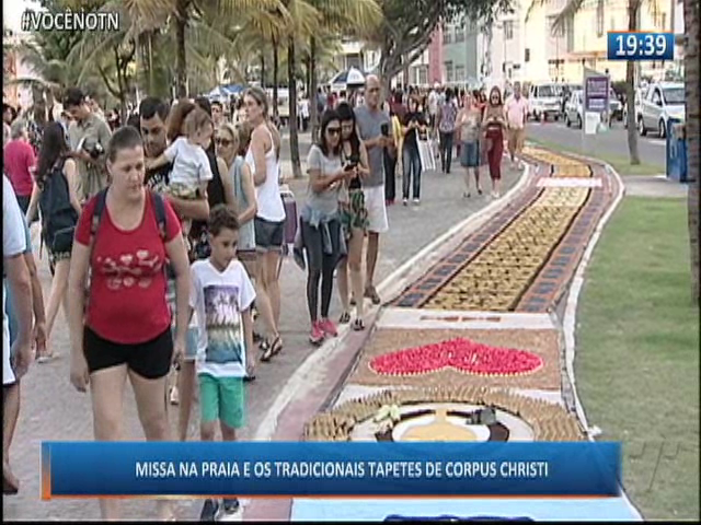 Missa na praia e os tradicionais tapetes de Corpus Christi