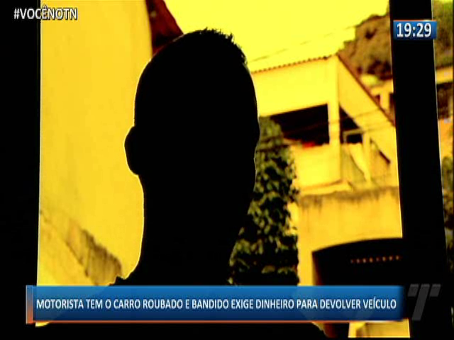 Motorista tem o carro roubado e bandido exige dinheiro para devolver veículo