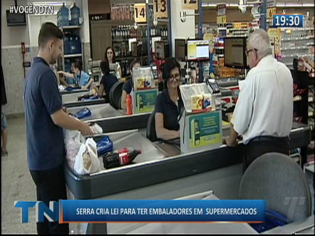 Serra cria lei para ter embaladores em supermercados