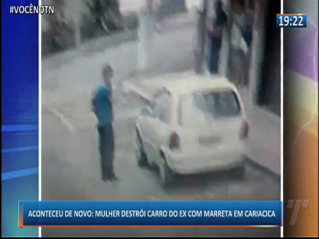 Aconteceu de novo: Mulher destrói carro do ex com marreta em Cariacica