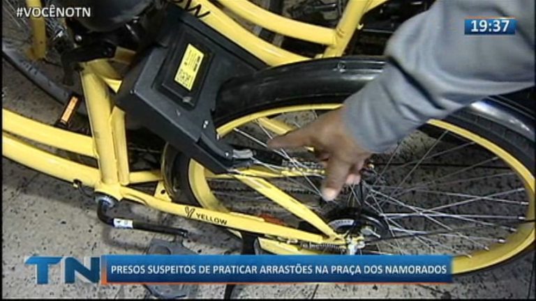 Presos suspeitos de praticar arrastões na praça dos namorados