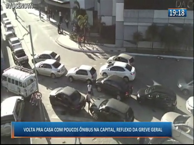 Volta pra casa com poucos ônibus na capital, reflexo da greve geral