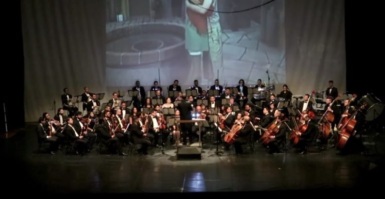 Orquestra toca músicas de “Chaves” e vídeo viraliza