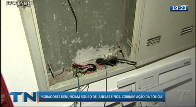 Moradores denunciam roubo de janelas e fios