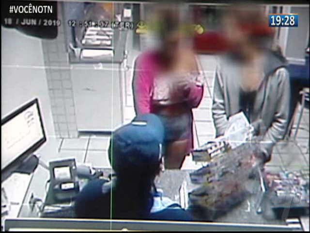 Mulheres usam cartão de crédito roubado para fazer R$ 800 em compras