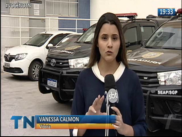 Quatro pessoas são presas com carro roubado após perseguição e troca de tiros em Vila Velha