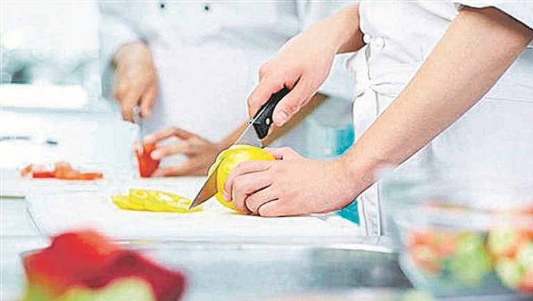 Semana começa com 781 vagas de emprego no Estado
