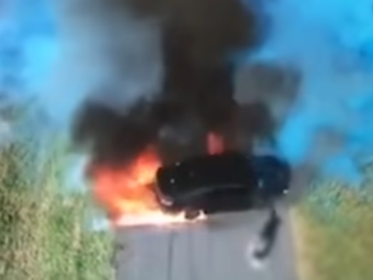Chá revelação dá errado e termina com carro incendiado