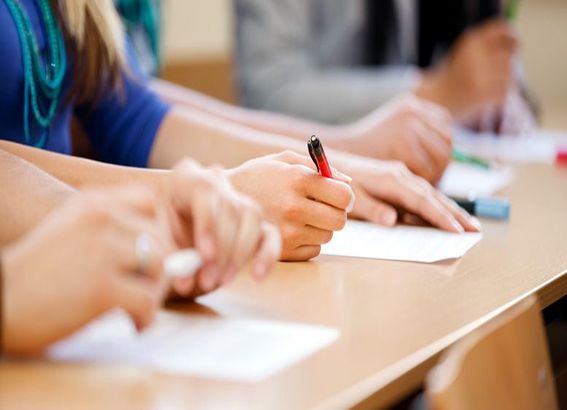 Concursos com salários de até R$ 4.638 em escolas federais