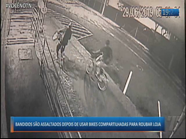Bandidos são assaltados depois de usar bikes compartilhadas para roubar loja