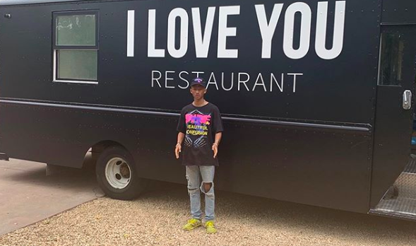Ator e cantor Jaden Smith criou Food Truck com comida gratuita para moradores de rua