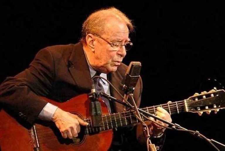 TV Brasil exibe imagens raras neste sábado num tributo ao genial João Gilberto