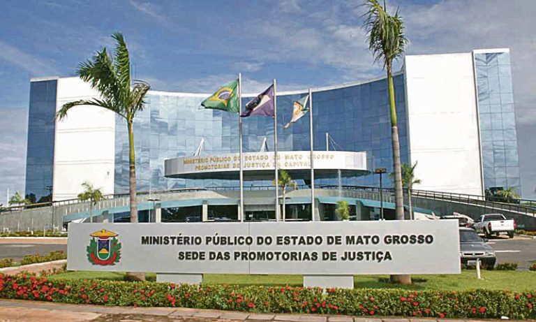 Quatro seleções na área jurídica com salários de até R$ 28 mil