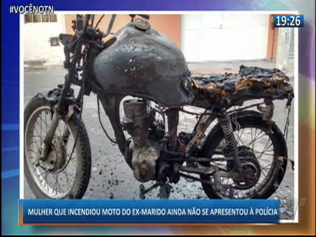 Mulher que incendiou moto do ex-marido ainda não se apresentou à polícia