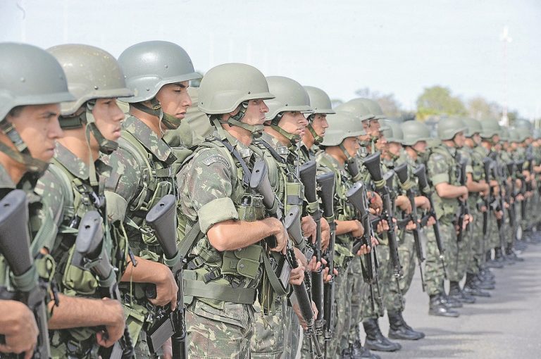 Exército abre novo concurso com 98 chances de nível médio