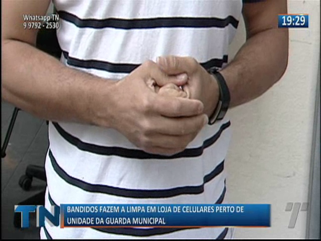 Bandidos fazem a limpa em loja de celulares perto de unidade da Guarda Municipal
