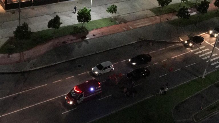Pedestre é atropelado na orla de Camburi