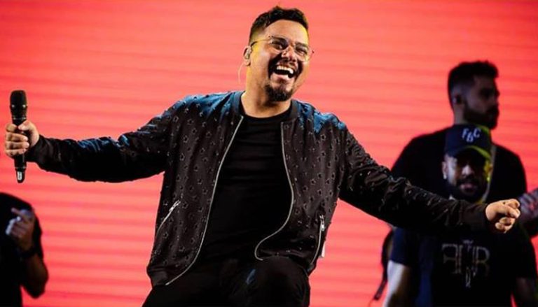 Vocalista do Sorriso Maroto sofre derrame no pulmão e banda anuncia pausa