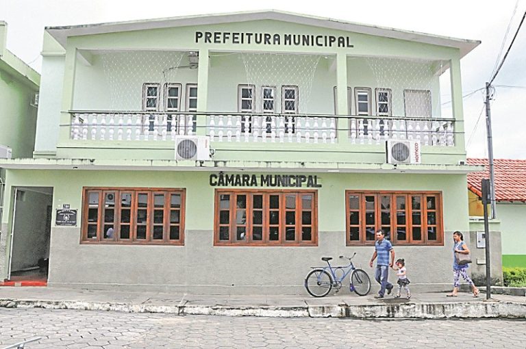Câmaras municipais abrem vagas com salários que chegam a R$ 10 mil