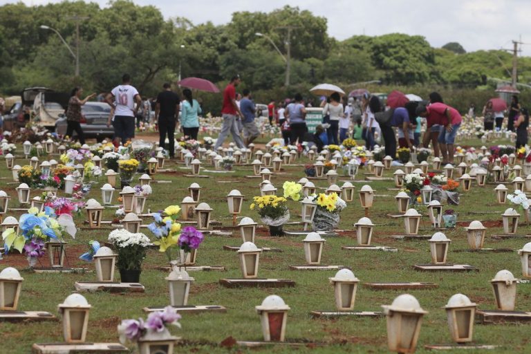 Prefeitura convoca concursado morto para trabalhar como coveiro