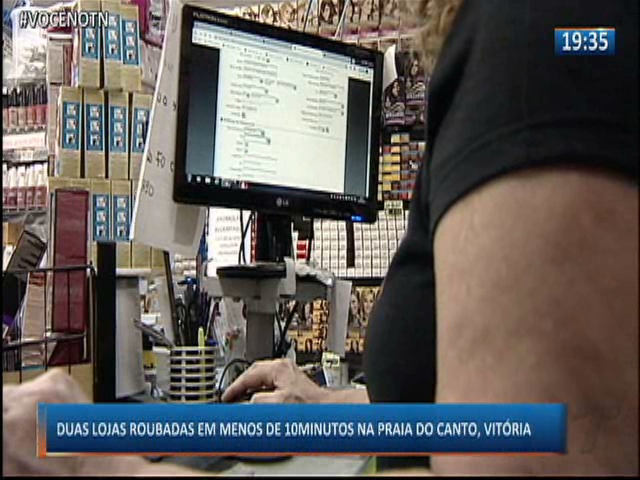 Duas lojas roubadas em menos de dez minutos na Praia do Canto