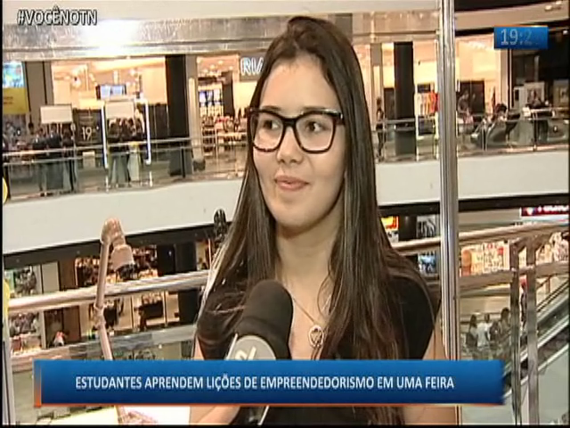 Estudantes aprendem lições de empreendedorismo em uma feira em Vila Velha