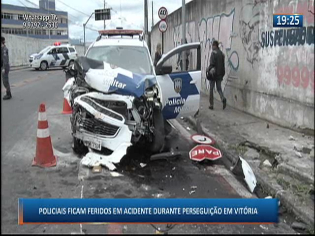 Policiais ficam feridos em acidente durante perseguição em Vitória