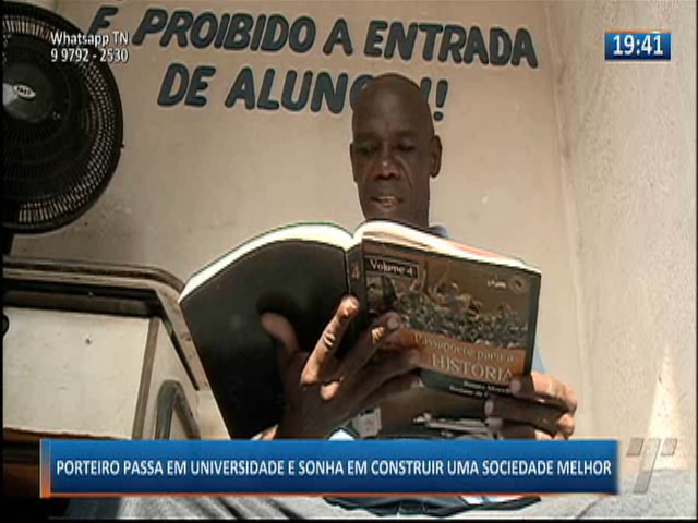 Porteiro passa em universidade e sonha em construir uma sociedade melhor