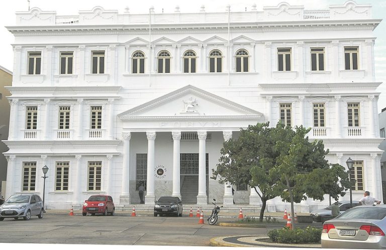 Cinco tribunais abrem inscrição para seleções