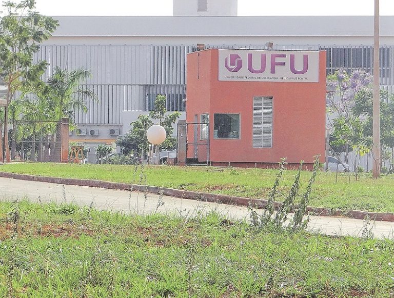 Concursos: Quatro universidades com inscrições para 256 vagas