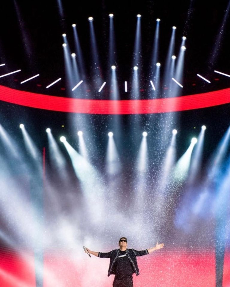Wesley Safadão mescla forró, sertanejo, funk e pagode em gravação de DVD