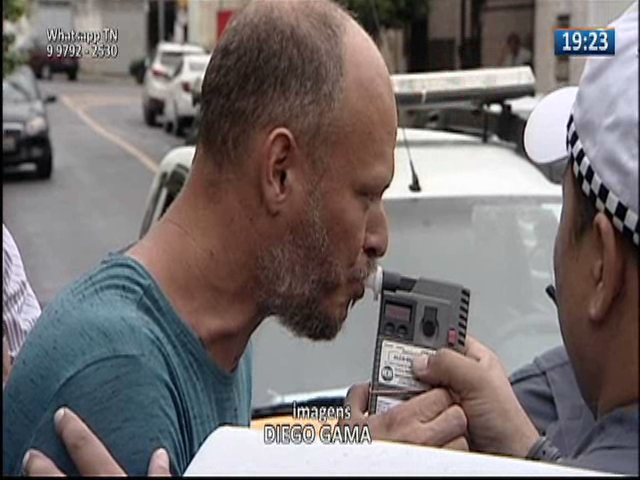 Acidente envolvendo van escolar deixa pelo menos seis feridos em Vitória