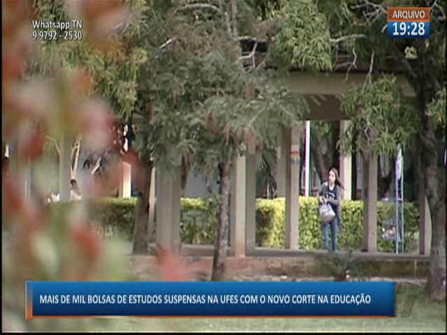 Mais de mil bolsas de estudos suspensas na Ufes com o novo corte na educação