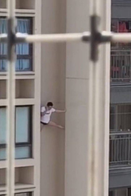 Vídeo: Homem cai ao tentar fugir da casa da amante pelas paredes de prédio