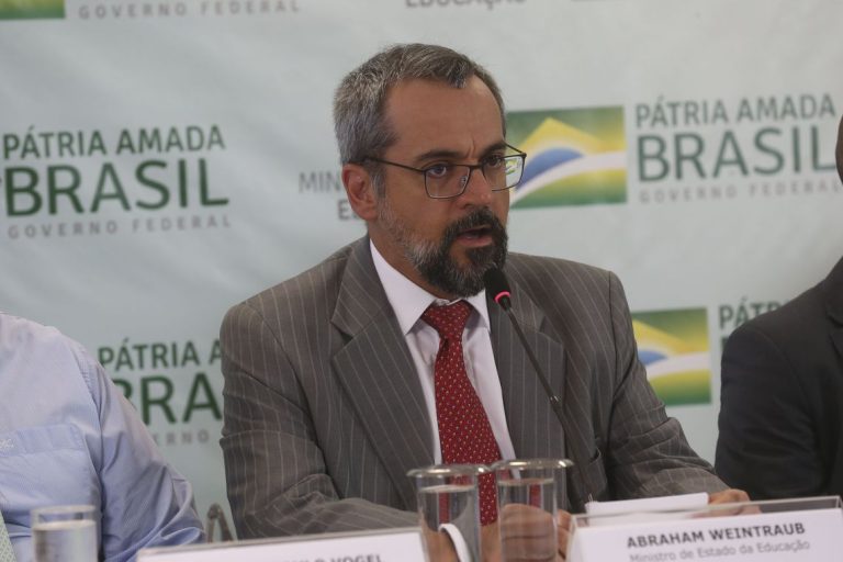 MEC libera R$ 1,156 bilhão para universidades e instituições federais