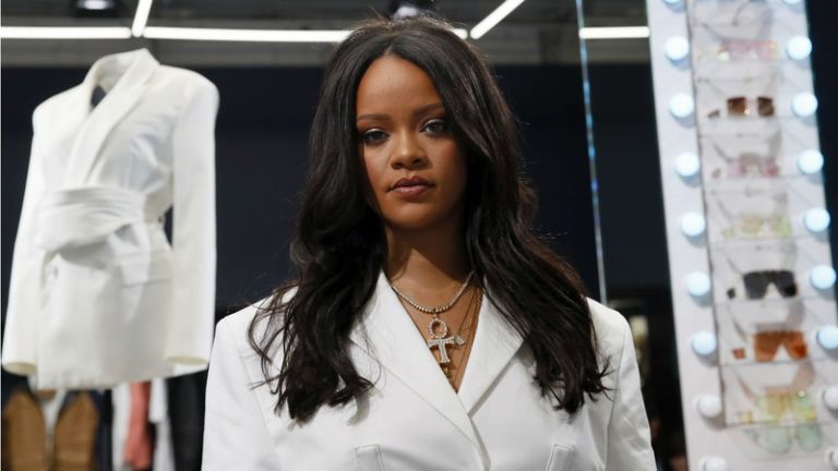 Álbum sucessor de ANTI da diva Rihanna deve chegar no mês de dezembro