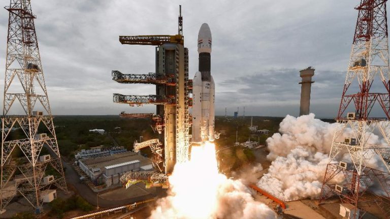 Sonda indiana realiza pouso na lua