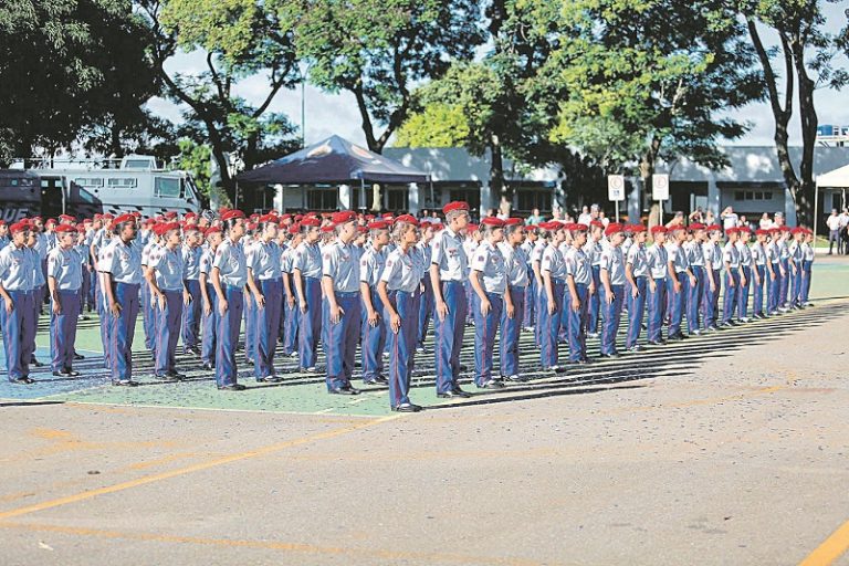 Escolas militares de Viana com 1.200 vagas