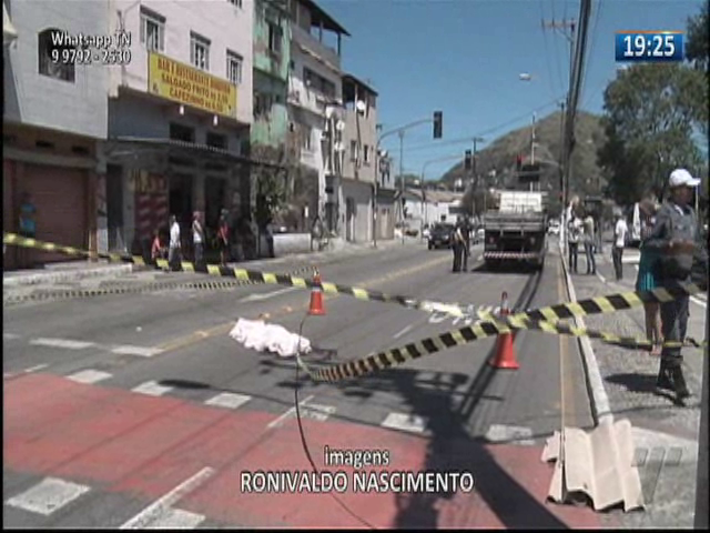 Ciclista morre após ser atingido por caminhão em Vitória