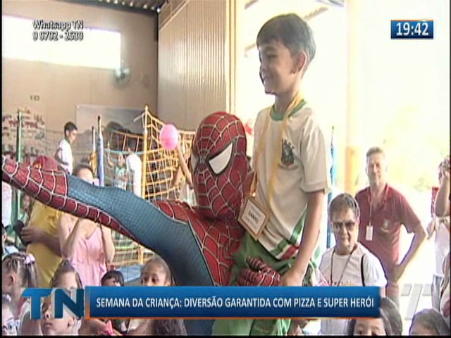 Semana da criança: Diversão garantida com pizza e super-herói