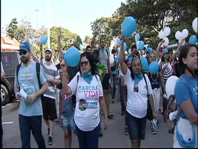 Marcha contra o aborto atrai dezenas de participantes em Vitória