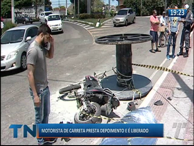 Motorista de carreta presta depoimento e é liberado