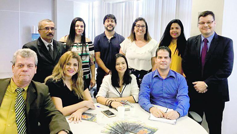 Alunos de Direito mais perto da comunidade