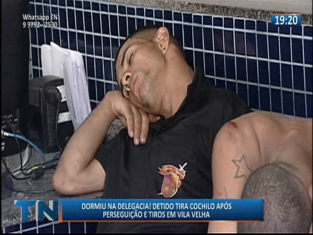 Detido tira cochilo após perseguição e tiros em Vila Velha