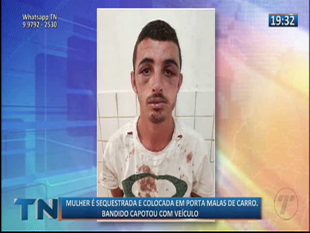 Mulher é sequestrada e colocada em porta malas de carro e bandido capota com o veículo