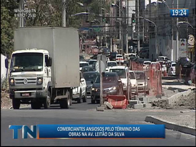 Comerciantes ansiosos pelo término das obras na Av. Leitão da Silva
