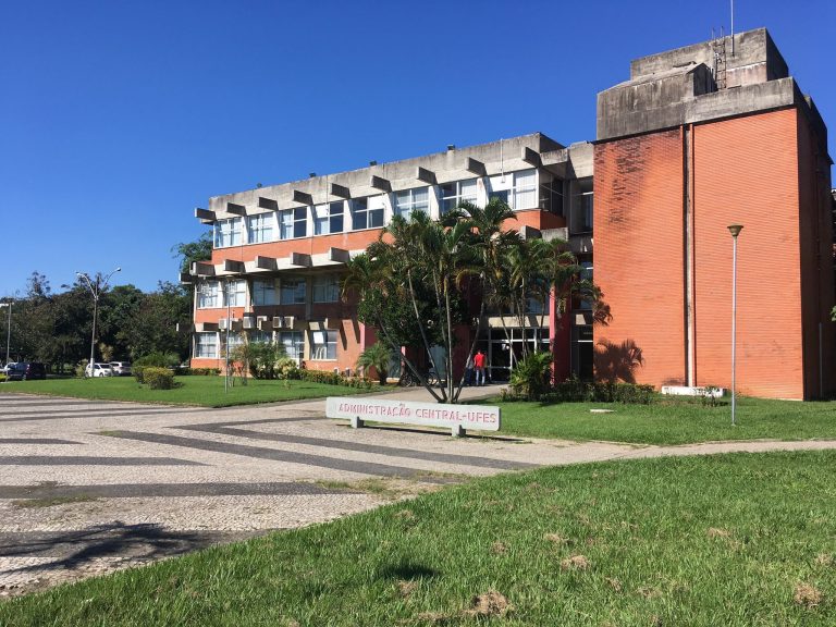 Salários de até R$ 10 mil em seleções de professores